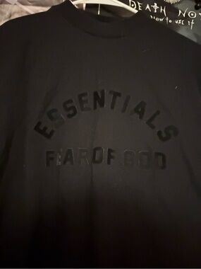 Black essentials tee shirt